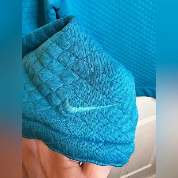 Nike Dri Fit Women’s Zip Up Quilted Hooded Jacket Bright Blue Size Medium GUC - Picture 3 of 8